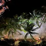 Paradiseapt, Private Beach